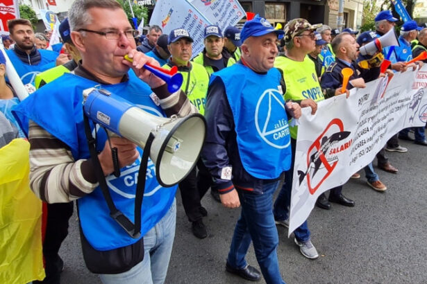 sindicalistii protesteaza la cotroceni ei cei reducerea subventiilor si eliminarea privilegiilor pentru partide si parlamentari 684a820e95276