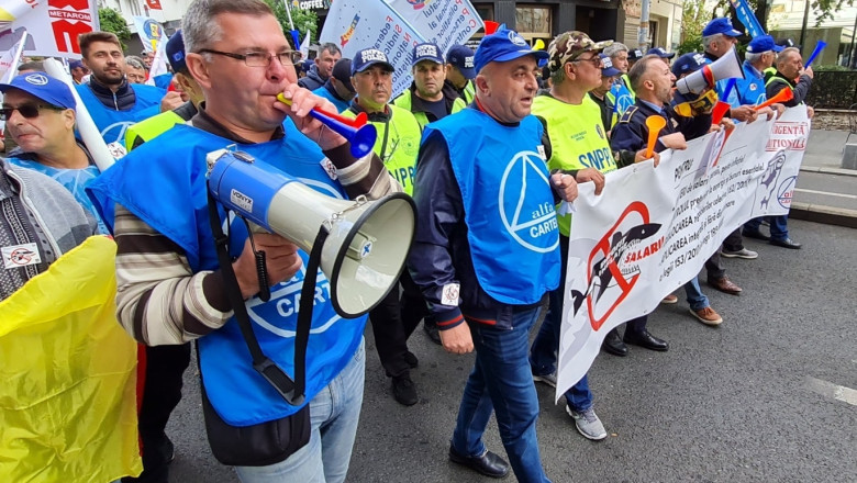 Sindicaliștii se mobilizează la Cotroceni împotriva tăierii subvențiilor și a eliminării privilegiilor pentru partide și parlamentari 1 sindicalistii protesteaza la cotroceni ei cei reducerea subventiilor si eliminarea privilegiilor pentru partide si parlamentari 684a820e95276