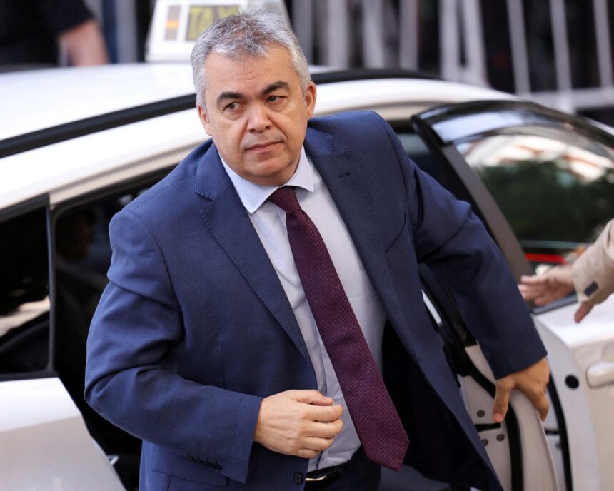 Fostul consilier de încredere al premierului spaniol, reținut într-o anchetă pentru corupție. 1 spanish pms former right hand man detained in corruption investigation 6862ab7814b16