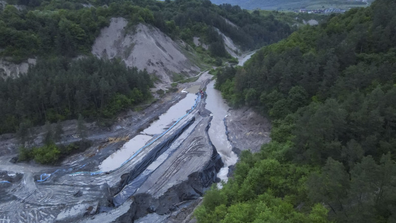 Praid rămâne în stare de alertă pentru încă o lună: restricții de acces și trafic redus de Rusalii 1 starea de alerta la praid prelungita cu 30 de zile accesul ramane restrictionat iar traficul rutier e limitat de rusalii 684488a801878