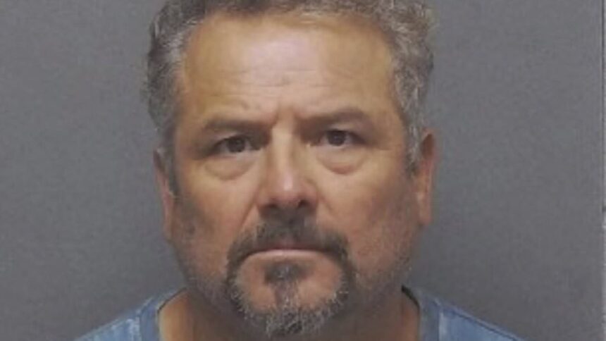 Suspectul în cazul crimei actorului din King of the Hill aduce o acuzație surprinzătoare despre întâlnirea fatală. 1 suspect in murder of king of the hill actor makes shock claim about deadly encounter 685c7fe052462