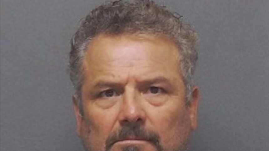 Imaginea suspectului în cazul uciderii actorului vocal din „King of the Hill” a fost făcută publică 1 suspects mug shot in murder of king of the hill voice actor released 683e1f81c8c6b