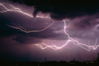 tanar din gorj electrocutat in timpul unei furtuni canta la o vioara electrica 685fd3822c1d6