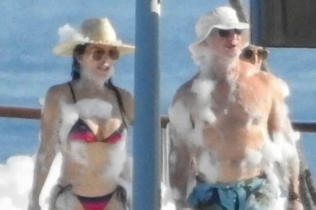 the bezos sanchez wedding was a 20 million trash fest but its made all the more embarrassing by the a list couple whove shown them how to really do it 6862e29839c21