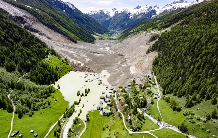 „Aici începe povestea lui Blatten: micul sat elvețian înghițit de o stâncă imensă” 1 this is ground zero for blatten the tiny swiss village engulfed by a mountain 683c52d89ca3f