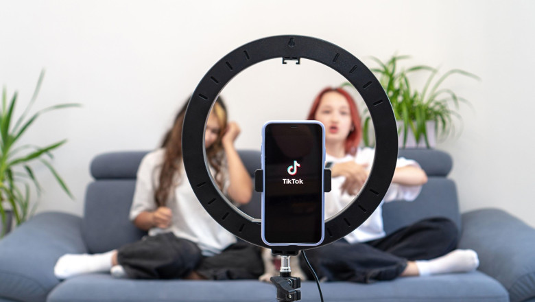 TikTok renunță la #SkinnyTok sub presiunea Uniunii Europene: Măsuri crescute pentru siguranța copiilor în mediul online 1 tiktok a retras skinnytok ca urmare a insistentelor uniunii europene eforturile de a proteja copiii online castiga teren in europa 683e8f7045e35