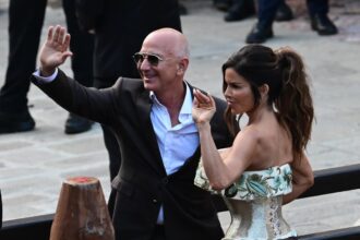 till jeff us do part divisive star studded bezos wedding hits full swing in venice 685eb36812fac