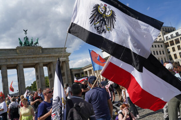 tinerii extremisti sunt tot mai predispusi la violenta avertizeaza ministrul de interne german 68467e0ddbf75