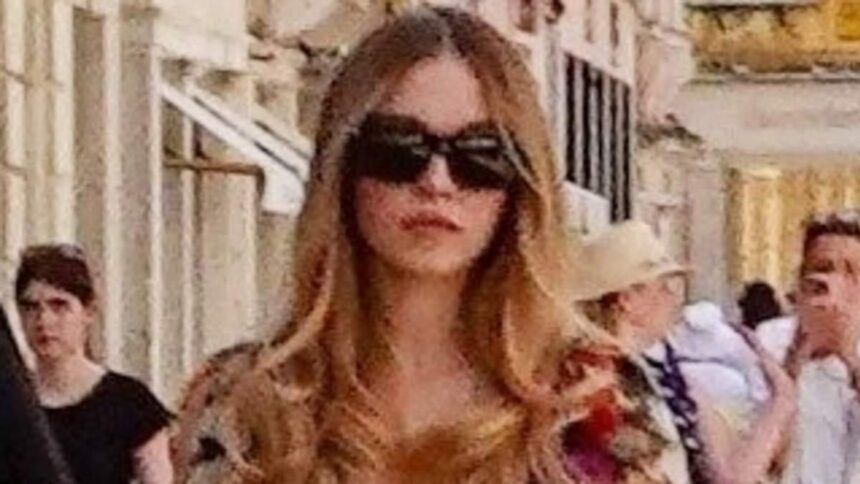 Tom Brady și Sydney Sweeney stârnesc zvonuri de iubire după ce au dansat până la ora 2 dimineața la nunta extravagantă a lui Bezos. 1 tom brady and sydney sweeney fuel romance buzz after dancing til 2am at bezos wedding blowout 68601f4d5ff94