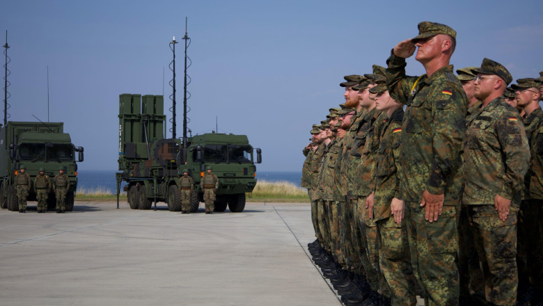 Ucraina primește mult așteptatele sisteme germane IRIS-T, la fel de eficiente ca Patriot, iar Zelenski își exprimă recunoștința 1 tot asteptand unitatile patriot ucraina va primi noile sisteme germane iris t la fel de bune zelenski suntem recunoscatori 684b17c904174