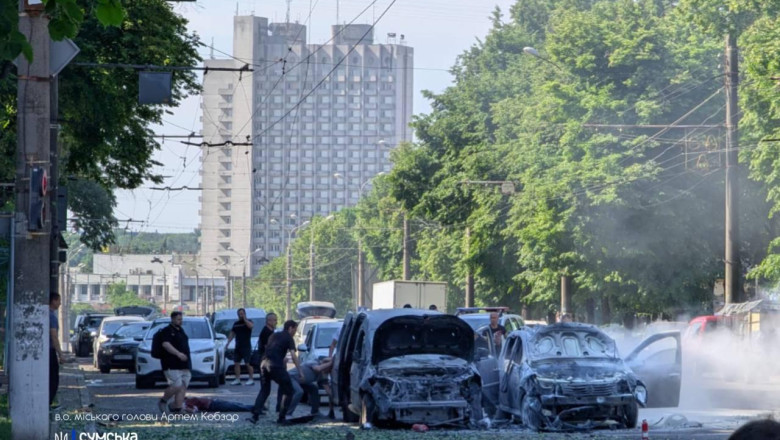 Atac devastator în Sumî: Trei ucraineni și-au pierdut viața, iar 20 au fost răniți, reacția lui Volodimir Zelenski 1 trei ucraineni au fost ucisi si alti 20 raniti dupa ce rusii au bombardat orasul sumi reactia lui volodimir zelenski 683ecaf26129e