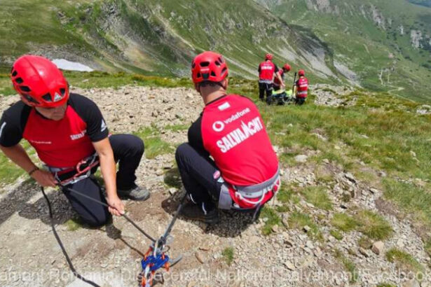 trei ucraineni rataciti in munti gasiti dupa 9 ore de cautare cu ajutorul sts salvatorii indusi in eroare de un apel din irlanda 684d33183300b