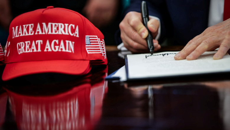 Trump rămâne hotărât să abolească Departamentul Educației și își îndreaptă cererea către Curtea Supremă 1 trump nu renunta la planul de a desfiinta departamentul educatiei cerere la curtea suprema 68434ae85e913