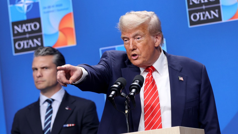 „Dialogul surprinzător dintre Trump și o jurnalistă a cărei soț este pe frontul ucrainean: „Tu, cămașa albă! Haha, e foarte agitată.” 1 tu camasa alba haha e foarte agitata cum a decurs dialogul intre trump si o jurnalista al carei sot lupta in armata ucraineana 685cf1a02232d