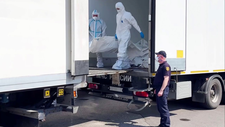 Ucrainenii susțin că rușii au confundat cadavrele soldaților lor cu cele ale luptătorilor din Kiev în cel mai recent schimb de prizonieri 1 ucrainenii ii acuza pe rusi ca au amestecat trupurile propriilor militari cu cele ale soldatilor kievului la ultimul astfel de schimb 685069e010f0c