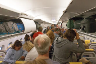 ue va interzice companiilor aeriene taxarea suplimentara pentru bagajele de mana ce inseamna acest lucru pentru pasageri 685c5642051d0