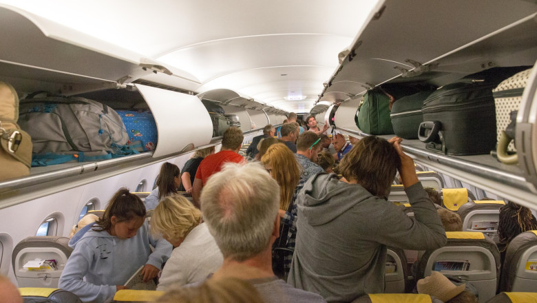 UE va impune restricții companiilor aeriene privind taxele pentru bagajele de mână. Impactul asupra pasagerilor. 1 ue va interzice companiilor aeriene taxarea suplimentara pentru bagajele de mana ce inseamna acest lucru pentru pasageri 685c5642051d0