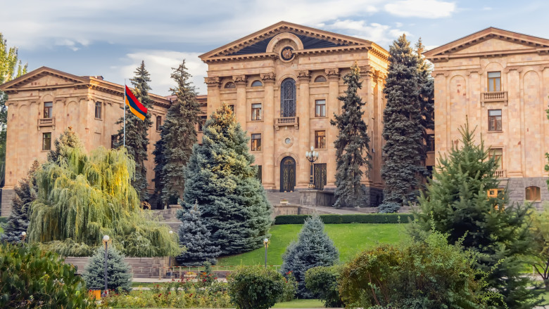 Premierul din Erevan dezvăluie tentativa de lovitură de stat orchestrată de un arhiepiscop armean. 1 un arhiepiscop din armenia a incercat organizarea unei lovituri de stat anunta premierul de la erevan 685bc1e0867c2