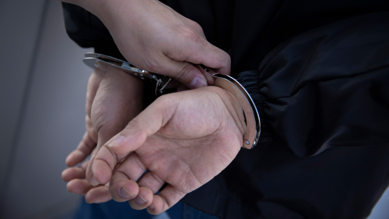 Un bărbat a primit o pedeapsă cu închisoarea după ce a lovit un jurnalist „din instinct” într-un tribunal din Berlin 1 un barbat a fost condamnat la inchisoare cu executare dupa ce a lovit din reflex un jurnalist intr un tribunal din berlin 6849c06de7b88