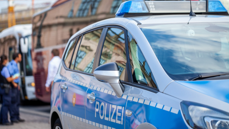 Un bărbat afgan a fost ucis după ce a atacat un agent de poliție în Germania. 1 un barbat afgan impuscat mortal dupa ce a atacat un ofiter de politie in germania 685d5dc756582