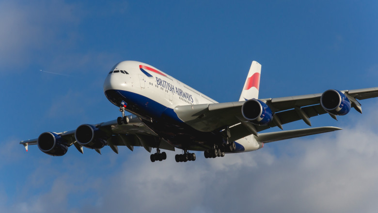 Un însoțitor de zbor de la British Airways surprins dansând nud în baie, în timpul unei curse către Londra 1 un insotitor de zbor de la british airways a fost gasit dansand complet dezbracat in toaleta in timpul unui zbor spre londra 683dfddf9a43e