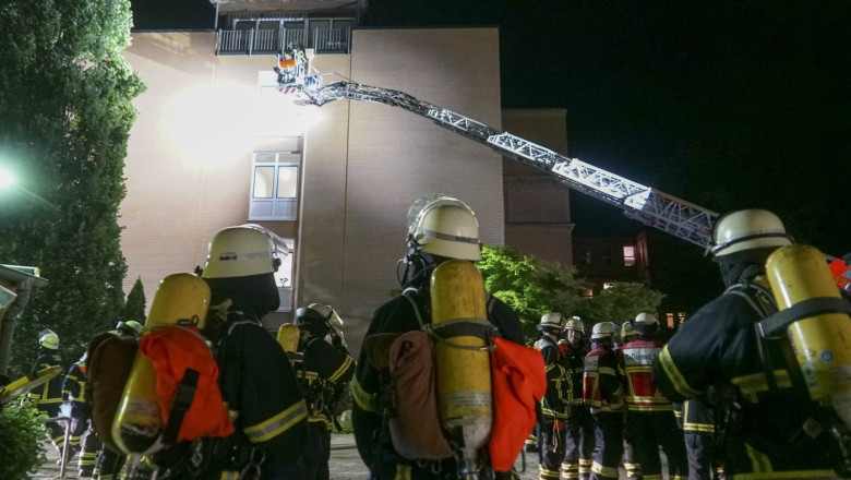 Bărbat de 72 de ani reținut în urma unui incendiu declanșat într-un spital din Hamburg 1 un pacient de 72 de ani a fost arestat dupa un incendiu la un spital din hamburg 683d506c9ed66