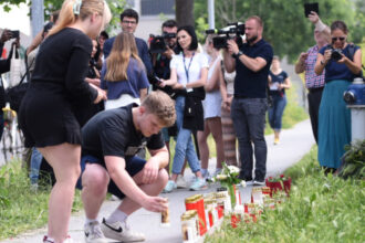 unul dintre cei doi elevi romani raniti in atacul din austria impuscat de patru ori a fost operat de urgenta ce spune mama lui 68499af5d7d96