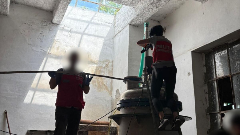 Captură impresionantă în Brașov: Autoritățile dezvăluie un laborator de droguri sintetice de mari proporții 1 unul dintre cele mai mari laboratoare de droguri sintetice din romania descoperit intr un depozit din brasov ce au gasit anchetatorii 6856d3ea7aff4