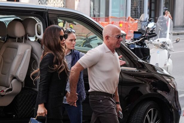 venice is worn out locals see jeff bezos wedding as symbol of citys ills 684e711bd7fc7