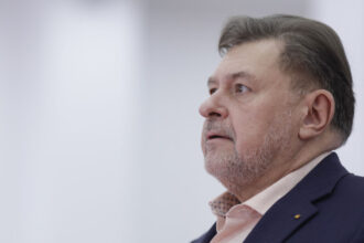 video alexandru rafila si a tiparit bilantul de 1 300 de zile in fruntea ministerului sanatatii ce lipseste din prezentarea oficiala 685163ba78702