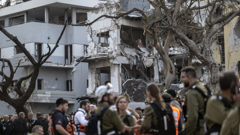 Andrei Țărnea oferă detalii despre românii prinsi în Israel și Iran: „Se află într-o stare de siguranță relativă. Se lucrează la planificarea unor evacuări pe cale terestră” 1 video andrei tarnea despre romanii blocati in israel si iran sunt in relativa siguranta se incearca organizarea unor evacuari terestre 6850eac379c5c