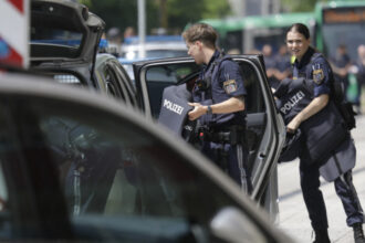 video cine este autorul atacului armat din austria suspectul renuntase la studii si detinea legal doua arme 684866b8d5701