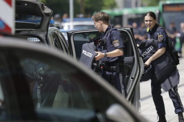 video cine este autorul atacului armat din austria suspectul renuntase la studii si detinea legal doua arme 684866b8d5701