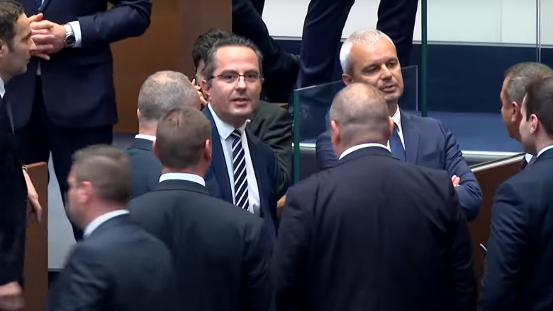 video ciocniri si tensiuni in parlamentul bulgariei din cauza intrarii in zona euro sofia a primit unda verde de la comisia europeana si bce 684134884770e