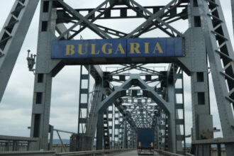 video coloana de masini la iesirea din romania spre bulgaria restrictii de circulatie pe podul giurgiu ruse 6856555af3664