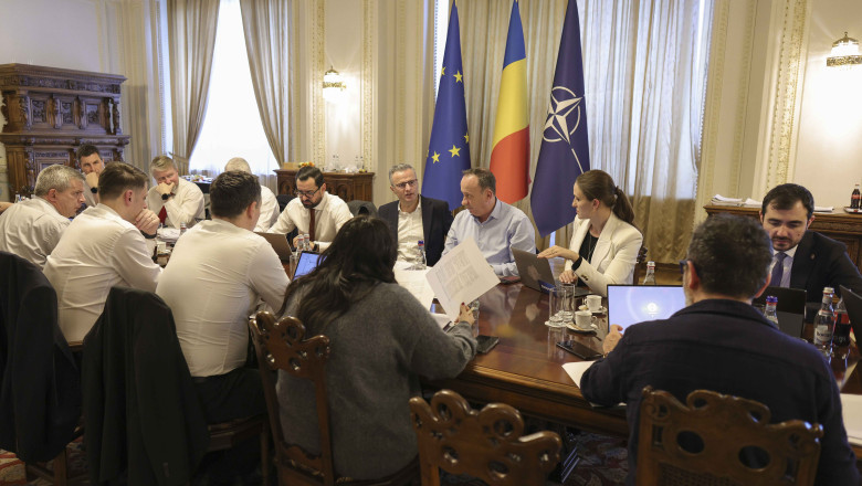 În spatele ușilor închise de la Cotroceni: PSD își propune Transporturi, Interne și Justiție, în timp ce PNL, USR și UDMR urmăresc ministerele dorite - surse 1 video culisele negocierilor de la cotroceni psd vrea transporturi interne si justitie ministerele dorite de pnl usr si udmr surse 6842aa99aa1d1