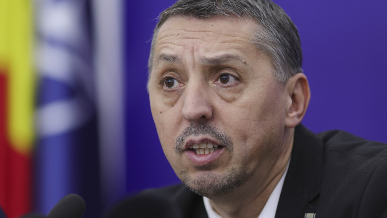 Daniel David: Licitația manualelor pentru liceu debutează în decembrie. Ce noutăți aduc schimbările în evaluarea națională? 1 video daniel david licitatia pentru manualele de liceu va incepe in decembrie cand vor fi facute schimbarile privind evaluarea nationala 685d5dbcf0d31