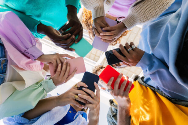 video digitalizarea copilariei un fenomen ingrijorator studiu patru din 10 adolescenti vorbesc cu prietenii lor doar pe internet 685d5a3eb2489