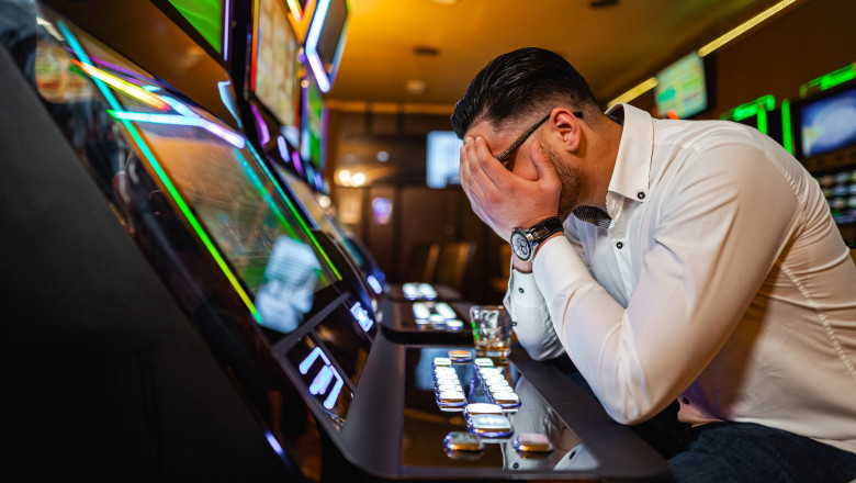 Povestea emoționantă a unui tânăr actor care a înfruntat dependența de jocuri de noroc: „Cheltuiam 5.000 de euro într-o singură noapte” 1 video drama dependentilor de jocuri de noroc marturia unui tanar actor care a reusit sa se vindece pierdeam 5 000 de euro pe noapte 685a63e13b925