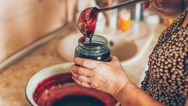 Dulceața devine raritate și costă mai mult în acest an din cauza înghețului devastator din primăvară 1 video dulceata mai putina si mai scumpa anul acesta productia de fructe grav afectata din cauza inghetului din primavara 684d0532400d2