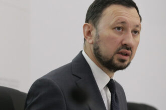 video fechet spune ca trebuie regandit modul gestionarii apelor pluviale daca mai ploua o ora probabil ca intreg bucurestiul era sub ape 684902c3cd818