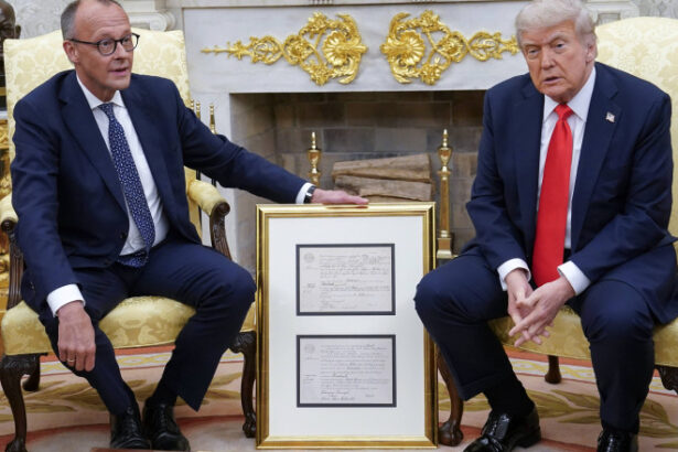 video friedrich merz i a facut cadou lui trump certificatul de nastere al bunicului sau friedrich trump un nume german serios 6841fbc435e96