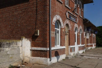 video garile cfr in ruina mizerie drumuri in camp si calatori tot mai putini nici pe banca nu poti sa stai 685260eb23fcc