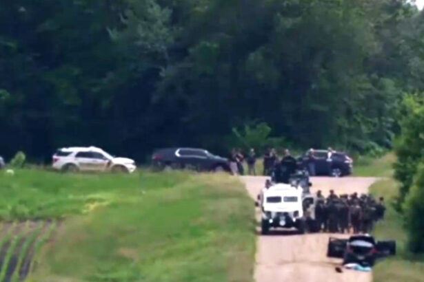 video imagini de la actiunea de capturare a suspectului in cazul uciderii alesilor democrati din minnesota unde se ascundea vance boelter 68504921effdb