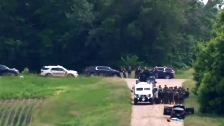 Capturarea lui Vance Boelter: Detalii din operațiunea poliției în cazul asasinării aleșilor democrați din Minnesota 1 video imagini de la actiunea de capturare a suspectului in cazul uciderii alesilor democrati din minnesota unde se ascundea vance boelter 68504921effdb