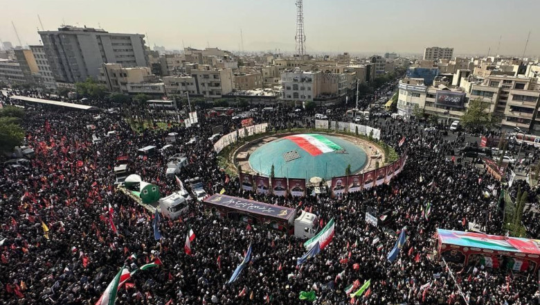 video imagini impresionante de la funeraliile de stat din iran 60 de militari si oameni de stiinta au fost ucisi in atacuri israeliene 685f941156e42