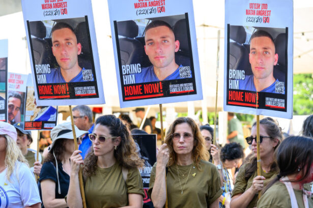 video imaginile rapirii unui militar israelian de catre hamas publicate de catre familia sa ce spune mama ostaticului 6847315c3b851