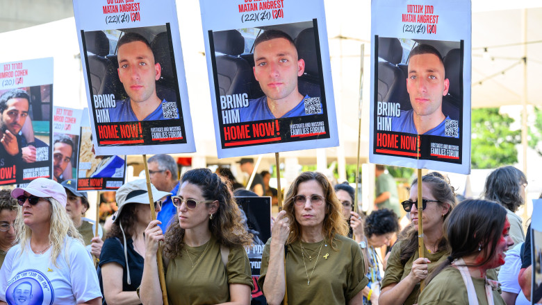 Imagini surprinse în momentul răpirii unui soldat israelian de către Hamas, dezvăluite de familia acestuia. Ce mărturisește mama ostaticului 1 video imaginile rapirii unui militar israelian de catre hamas publicate de catre familia sa ce spune mama ostaticului 6847315c3b851