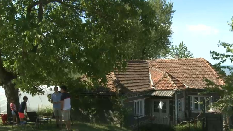 Inteligența artificială, pusă la încercare de sătenii din România. Cum au reacționat oamenii din mediul rural la răspunsurile tehnologiei 1 video inteligenta artificiala supusa la teste de catre satenii romani reactiile celor din mediul rural la raspunsurile ai 6849a800a2f85