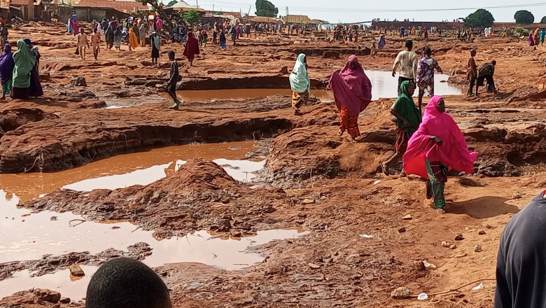 Inundații devastatoare în Nigeria: Peste 200 de vieți pierdute în urma înghițirii localităților de ape neînduplecate 1 video inundatii puternice in nigeria peste 200 de morti dupa ce apele au inghitit localitati intregi 683efc29dfc82